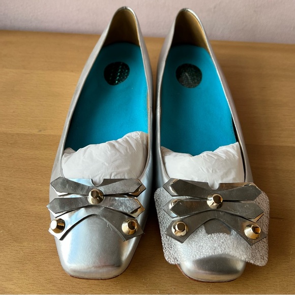 TORY BURCH “AURORA” SILVER METALLIC CLEAR LUCITE HEEL SHOES BRAND NEW IN BOX - Picture 2 of 16